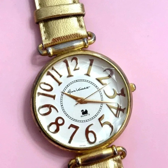Vintage Gloria Vanderbilt Gold Leather Watch - Picture 6 of 13